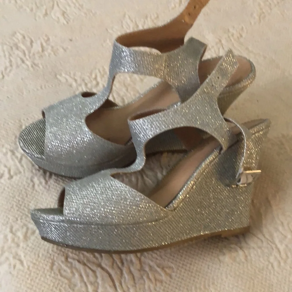 RAMPAGE glitter wedges